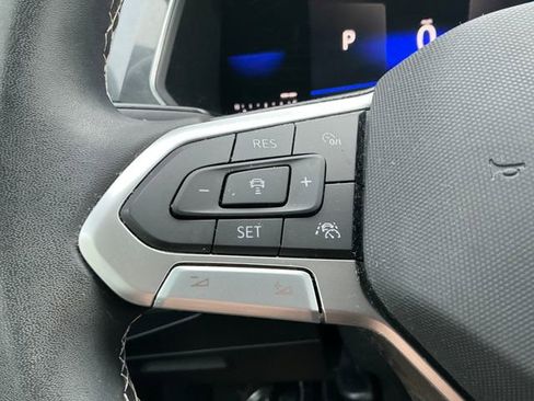 Certified 2022 Volkswagen Tiguan SE image 15