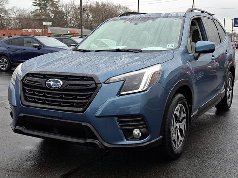 Used 2023 Subaru Forester Premium image 3
