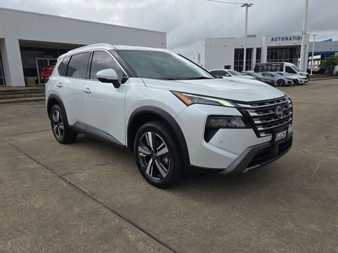 Used 2024 Nissan Rogue SL image 3