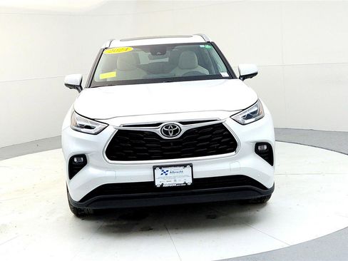 Used 2024 Toyota Highlander Limited image 8