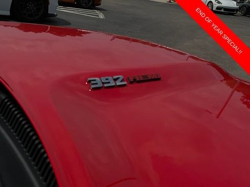 Used 2015 Dodge Challenger SRT image 9