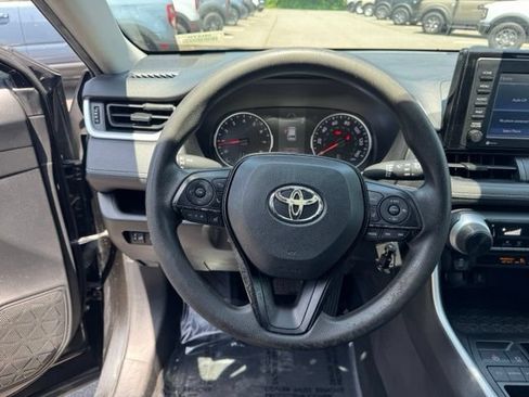 Used 2021 Toyota RAV4 LE FWD image 19