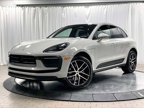 Used 2025 Porsche Macan image 1