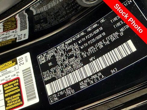 Used 2025 Toyota Sienna Platinum image 32