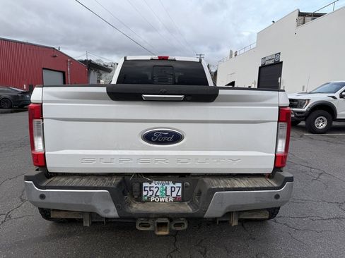 Used 2017 Ford F350 Lariat w/ Chrome Package image 4