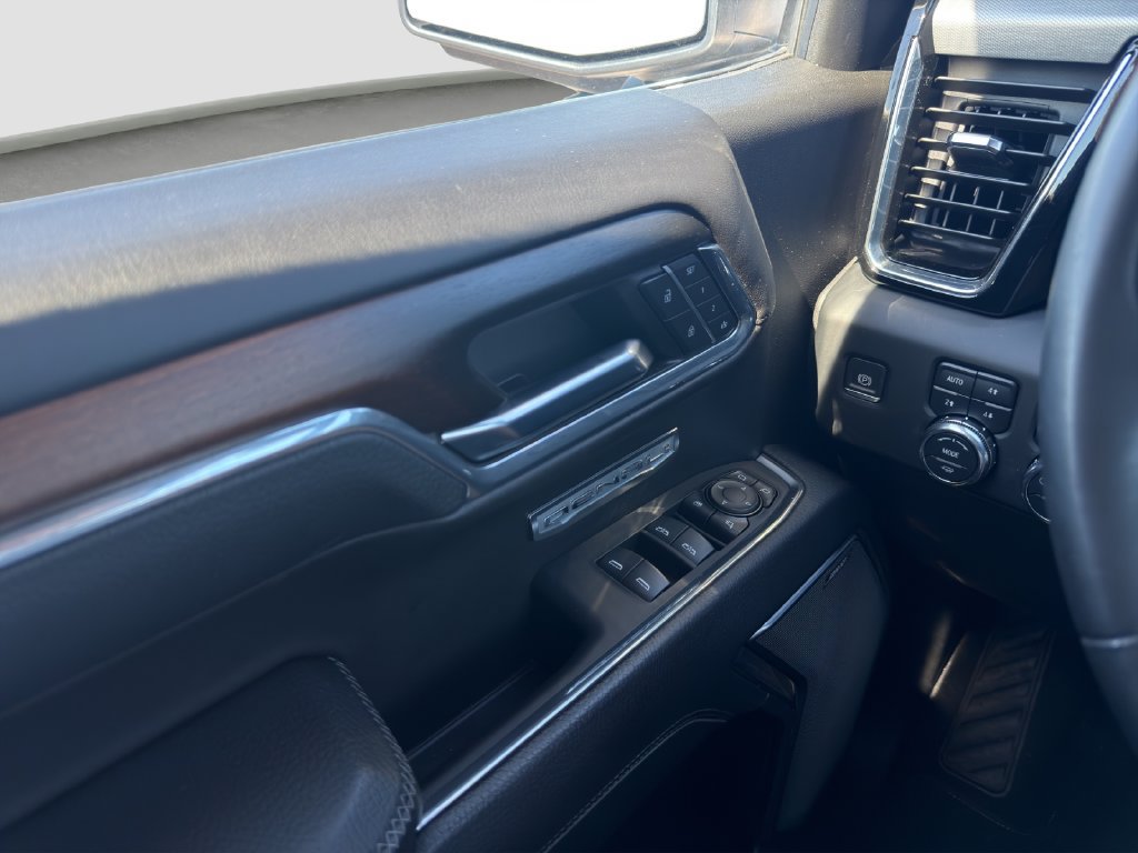 Used 2024 GMC Sierra 1500 Denali w/ Technology Package AWD/4WD image 12