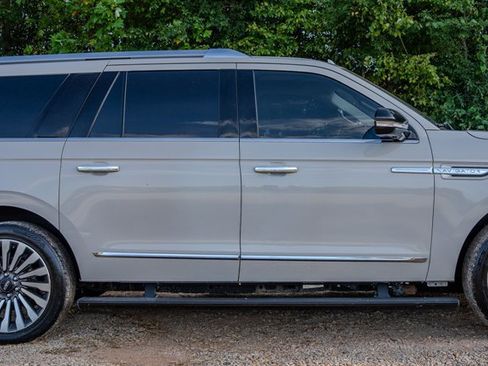Used 2019 Lincoln Navigator L Reserve AWD/4WD image 6