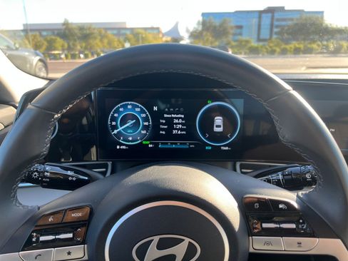 Used 2025 Hyundai Elantra Limited image 40