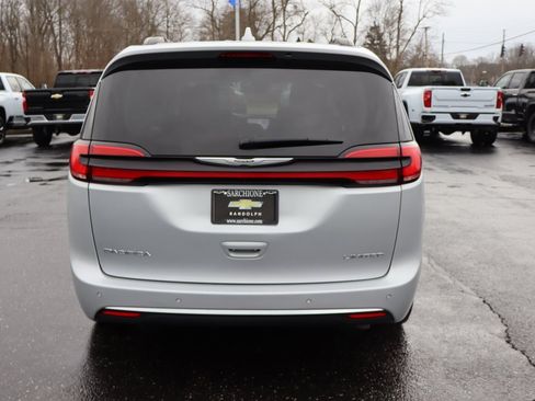 Used 2022 Chrysler Pacifica Limited image 43