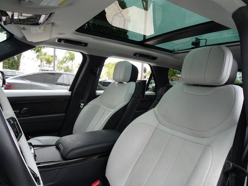 Used 2023 Land Rover Range Rover Sport SE Dynamic AWD/4WD image 13