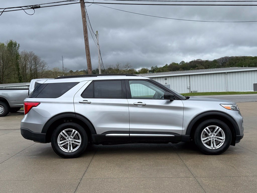 Used 2020 Ford Explorer XLT w/ Comfort Package AWD/4WD image 18