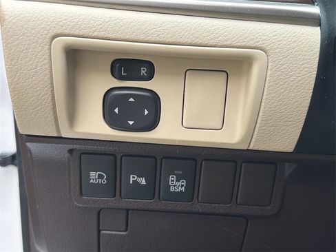 Used 2016 Lexus ES 350 w/ Premium Package w/Wood Trim image 35