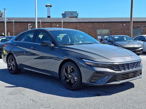 New 2026 Hyundai Elantra SEL Sport FWD image 3