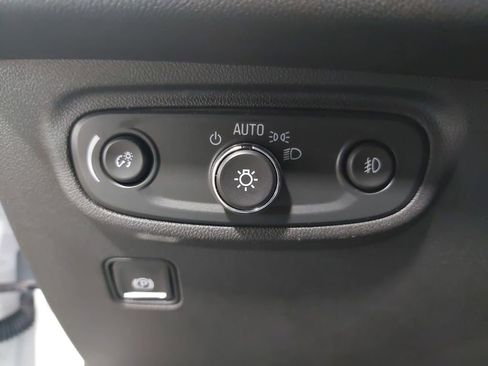 Used 2024 GMC Terrain SLT image 27