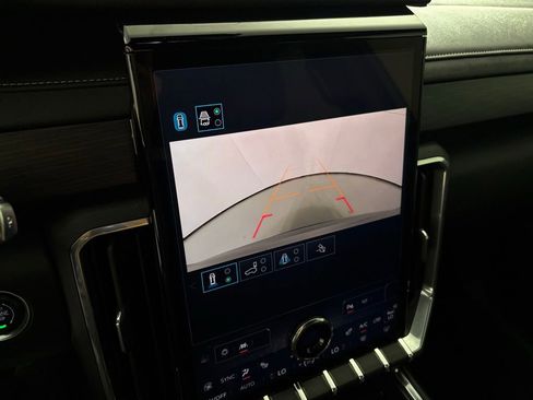 Used 2025 GMC Acadia Elevation image 28