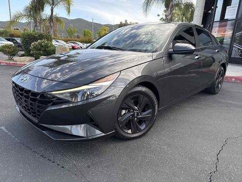 Used 2022 Hyundai Elantra SEL image 15