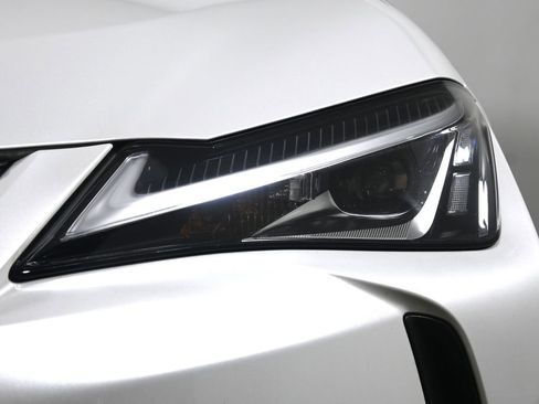 Used 2019 Lexus UX 200 w/ Premium Package FWD image 11