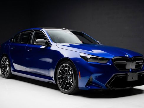 Used 2025 BMW M5 w/ Carbon Package image 89