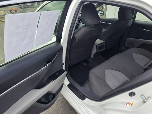 Used 2018 Toyota Camry LE FWD image 15