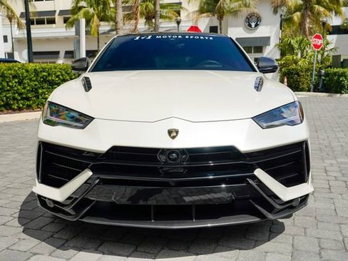 Used 2023 Lamborghini Urus Performante image 7