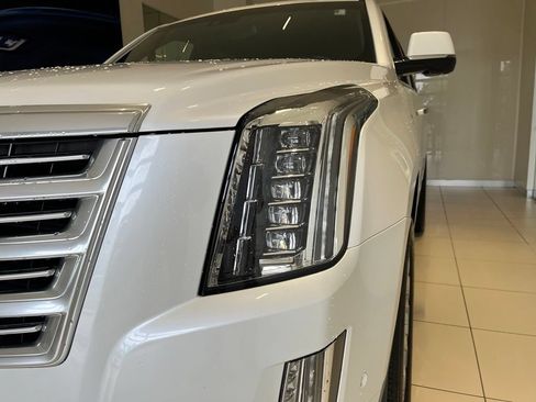 Used 2019 Cadillac Escalade Platinum AWD/4WD image 15