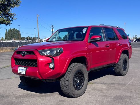 Used 2017 Toyota 4Runner SR5 image 4