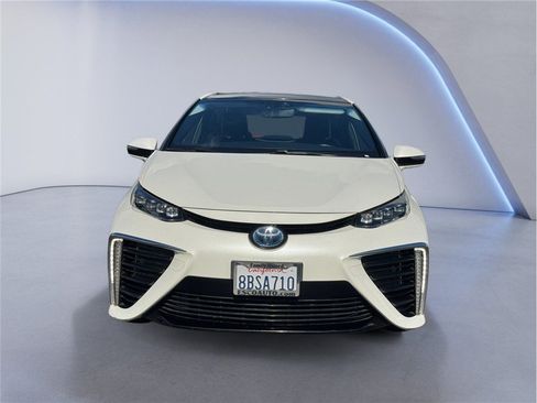 Used 2017 Toyota Mirai image 2