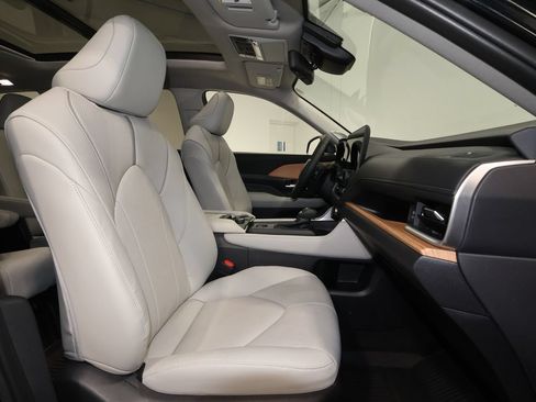 Used 2026 Toyota Grand Highlander AWD image 27
