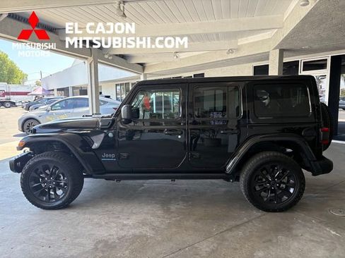 Used 2025 Jeep Wrangler Unlimited Sahara AWD/4WD image 8