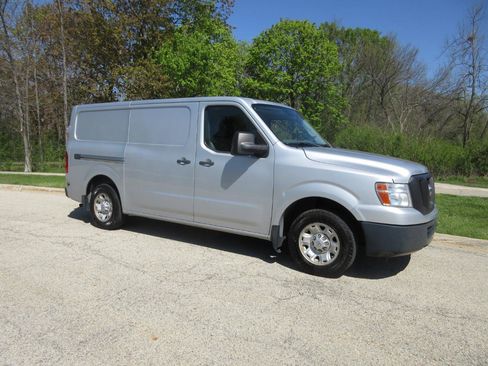 Used 2016 Nissan NV 2500 SV RWD image 3
