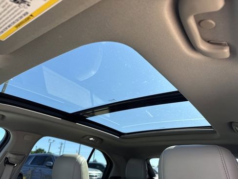 Used 2023 Cadillac XT4 Luxury w/ Cold Weather Package FWD image 23