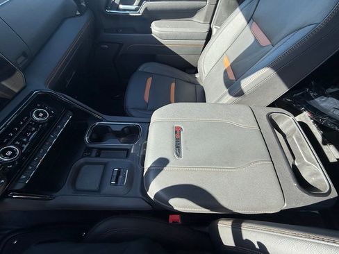 Used 2025 GMC Sierra 2500 AT4 w/ AT4 Premium Plus Package AWD/4WD image 15
