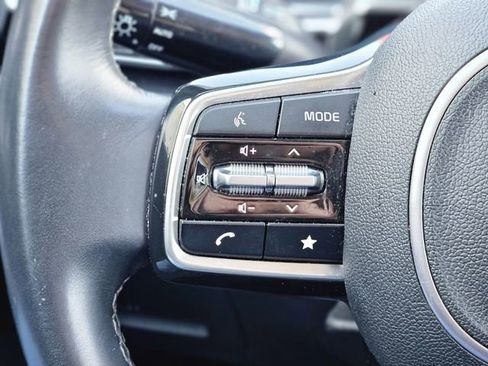 Used 2024 Kia Sorento S image 17