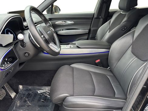 Used 2025 Genesis GV70 2.5T w/ Sport Prestige Package image 9