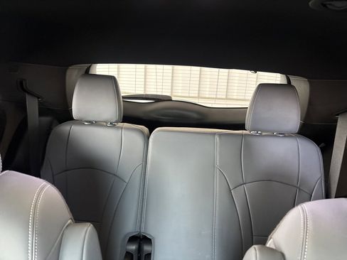 Used 2022 Buick Enclave Essence image 26