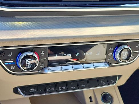 Used 2025 Audi Q5 Prestige w/ Prestige Package image 16