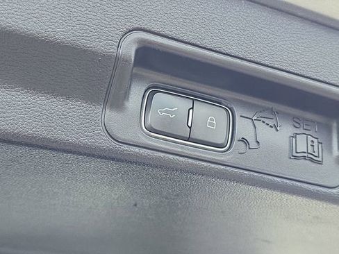 Used 2020 Ford Explorer XLT w/ Comfort Package image 9