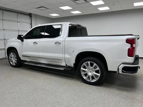 Used 2022 Chevrolet Silverado 1500 High Country w/ High Country Premium Package AWD/4WD image 7