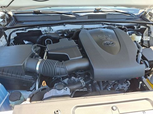 Used 2020 Toyota Tacoma SR5 AWD/4WD image 28
