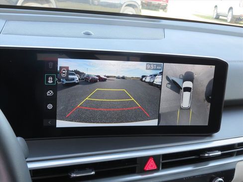 Used 2025 Kia Sorento SX image 23