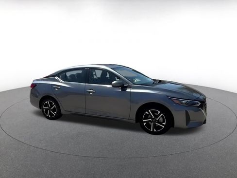 Used 2025 Nissan Sentra SV FWD image 2