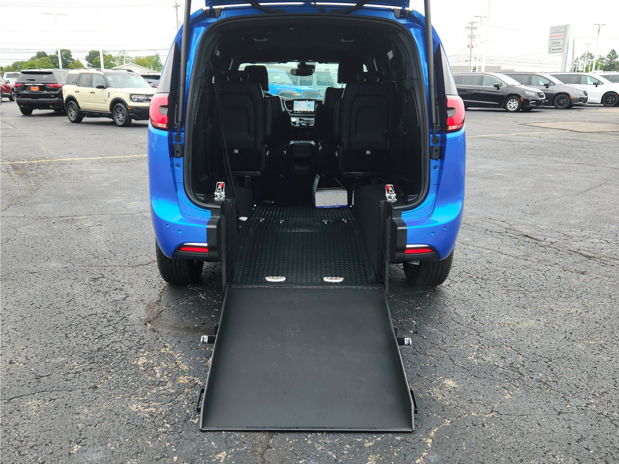 New 2027 Chrysler Pacifica Select FWD image 18