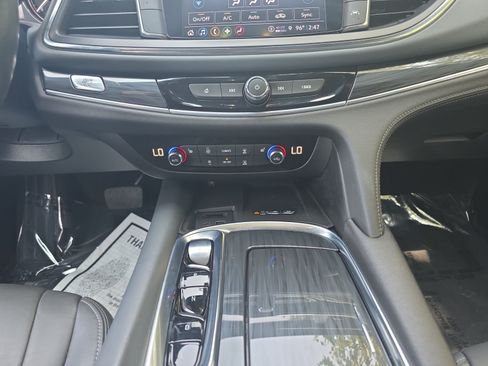Used 2022 Buick Enclave Essence w/ Experience Buick Package AWD/4WD image 12