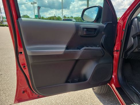 Used 2019 Toyota Tacoma SR w/ SR Convenience Package AWD/4WD image 18