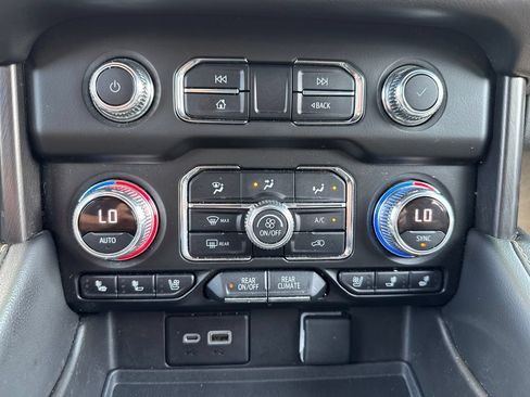 Used 2021 GMC Yukon XL AT4 w/ Rear Media and Nav Package AWD/4WD image 27
