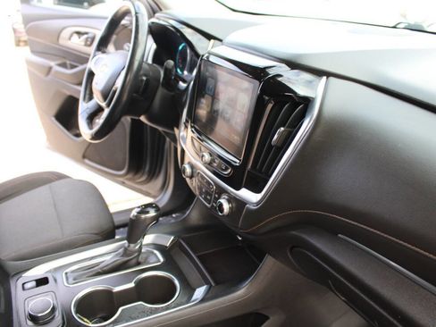 Used 2018 Chevrolet Traverse LT FWD image 15