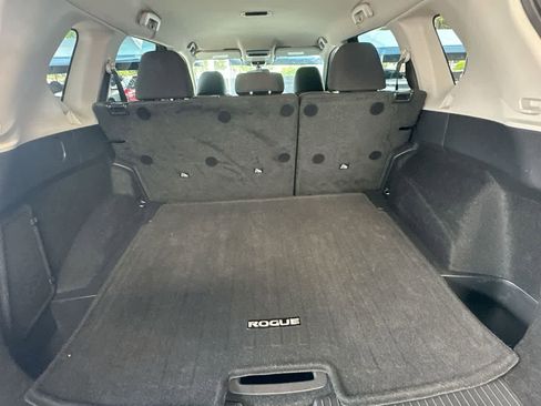 Used 2025 Nissan Rogue SV FWD image 25