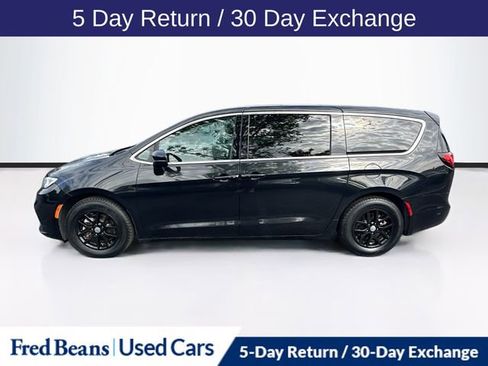 Used 2023 Chrysler Pacifica Touring-L FWD image 4