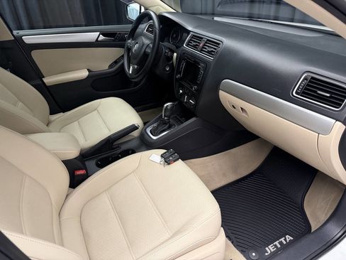 Used 2013 Volkswagen Jetta SE FWD image 22