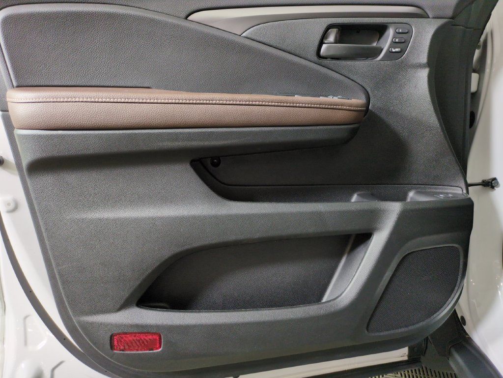 Certified 2025 Honda Passport EX-L image 17